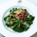 【カリカリベーコンとにんにく添えほうれん草のサラダ】