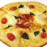 【ピザ・マルゲリータ】
イタリア代表のフレッシュモッツァレラチーズを使用。