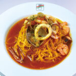 【ペスカトーレ】
たっぷり魚介とトマトソースのパスタ。 夏バテにもどうぞ！