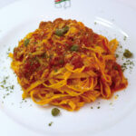 【ツナとトマトソースパスタ】
酸味とコクのあるトマトソースにツナをからませました。