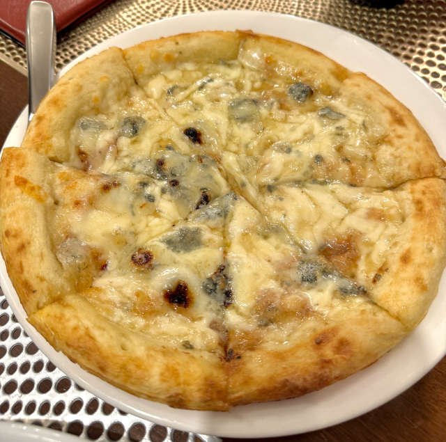 ゴルゴンゾーラとはちみつのピザ